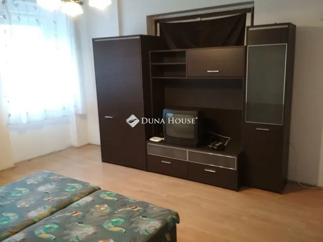 Eladó lakás Pécs 68 nm