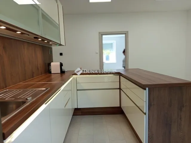 Eladó lakás Komló 56 nm