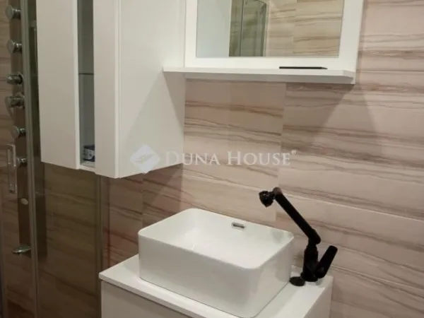 Eladó lakás Komló 56 nm