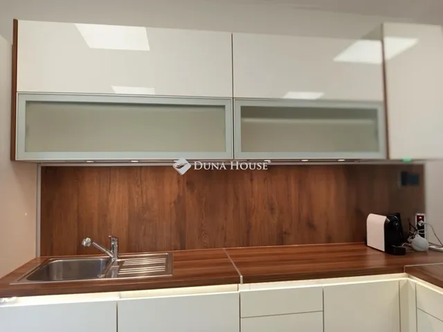 Eladó lakás Komló 56 nm