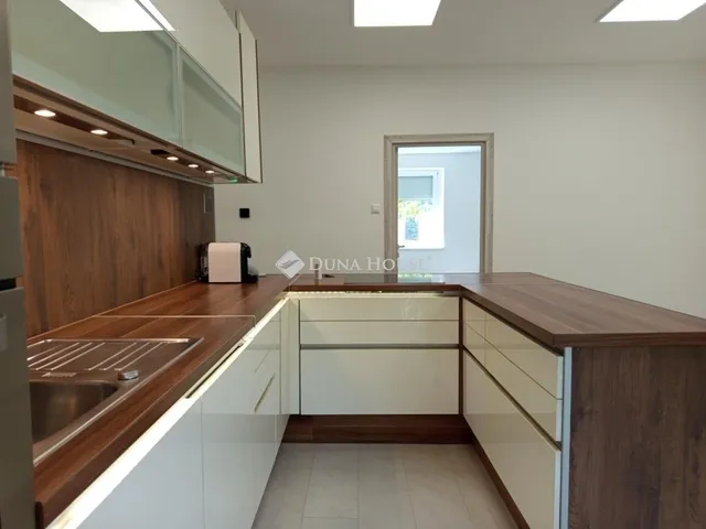 Eladó lakás Komló 56 nm