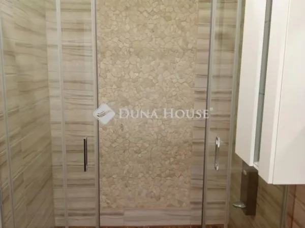 Eladó lakás Komló 56 nm