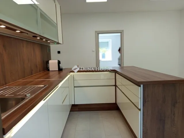 Eladó lakás Komló 56 nm