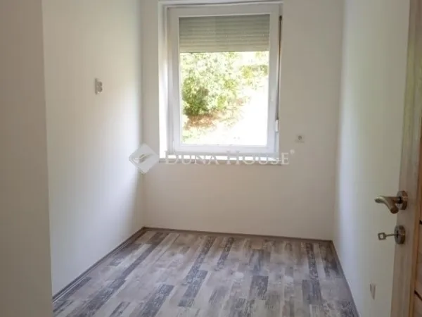 Eladó lakás Komló 56 nm