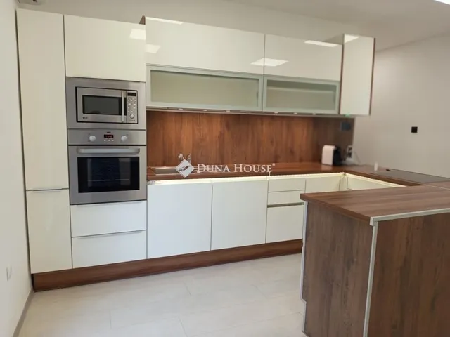 Eladó lakás Komló 56 nm