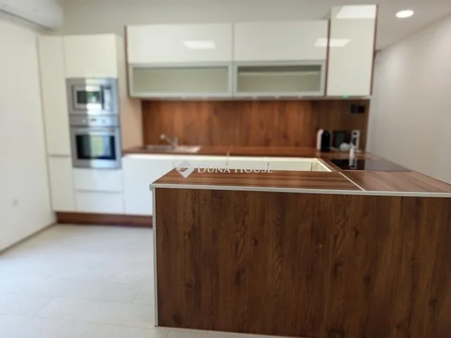 Eladó lakás Komló 56 nm