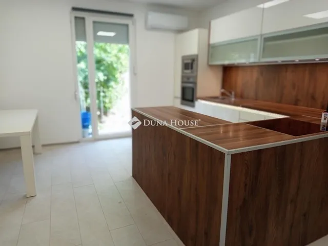 Eladó lakás Komló 56 nm