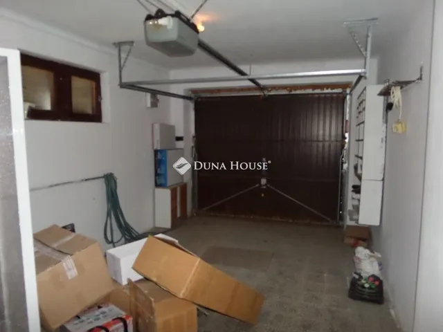 Eladó ház Komló 336 nm