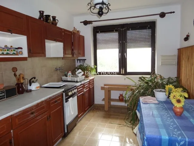 Eladó ház Komló 336 nm