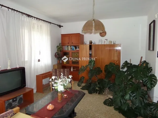 Eladó ház Komló 336 nm