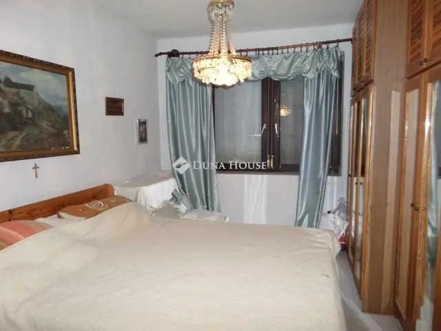 Eladó ház Komló 336 nm