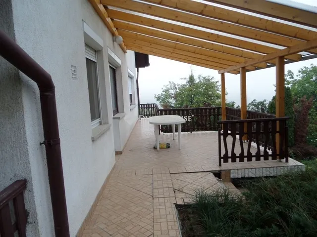 Eladó ház Komló 336 nm