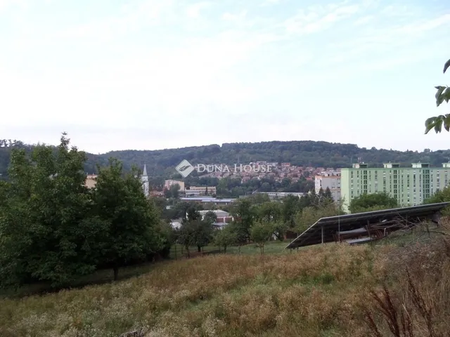 Eladó ház Komló 336 nm