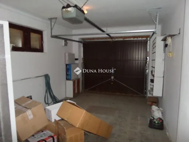 Eladó ház Komló 336 nm