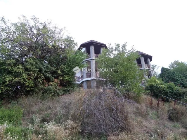 Eladó ház Komló 336 nm