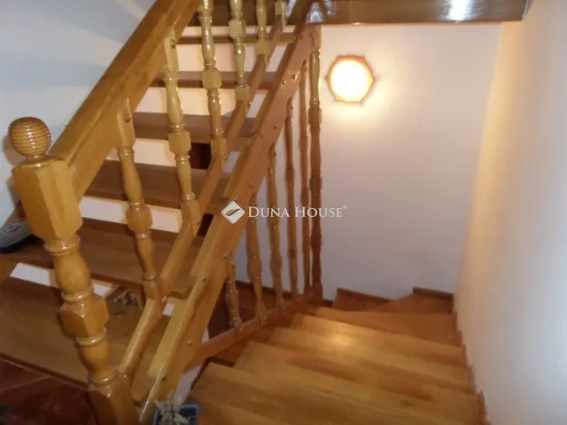 Eladó ház Komló 336 nm