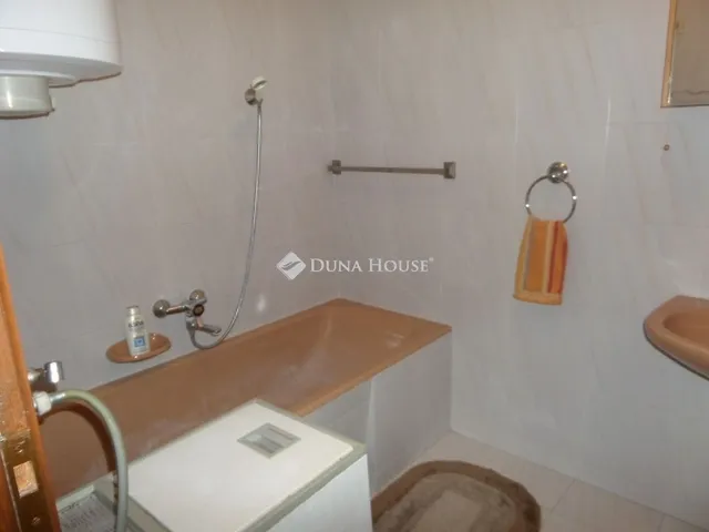 Eladó ház Komló 336 nm