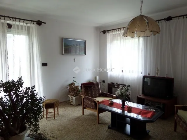 Eladó ház Komló 336 nm