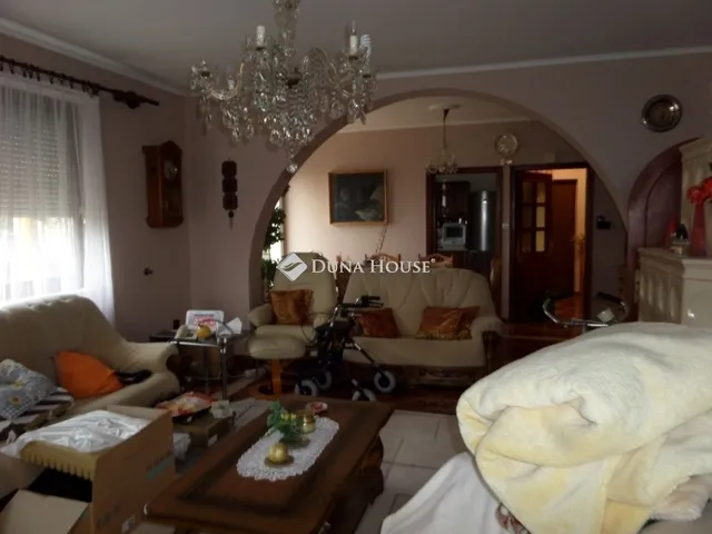 Eladó ház Komló 336 nm