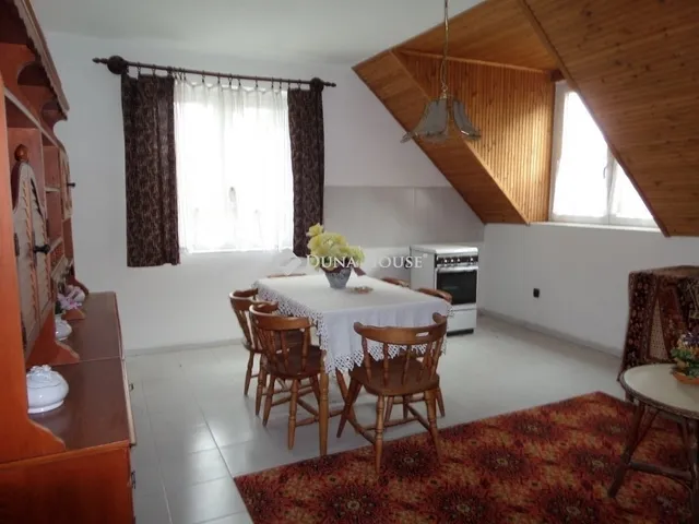 Eladó ház Komló 336 nm