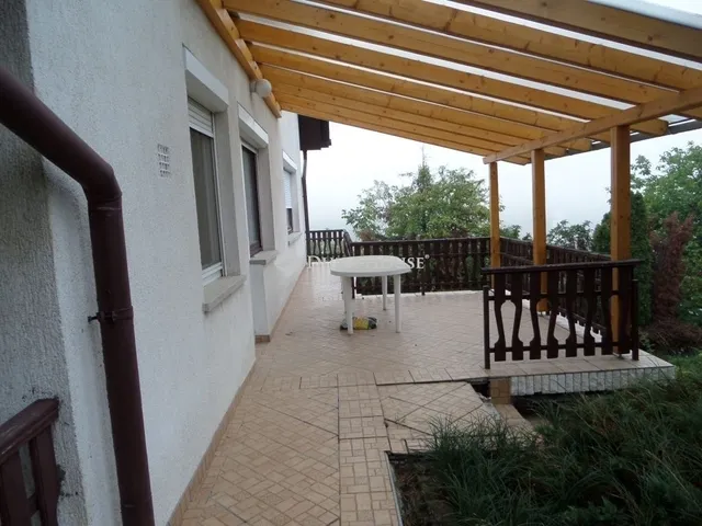 Eladó ház Komló 336 nm