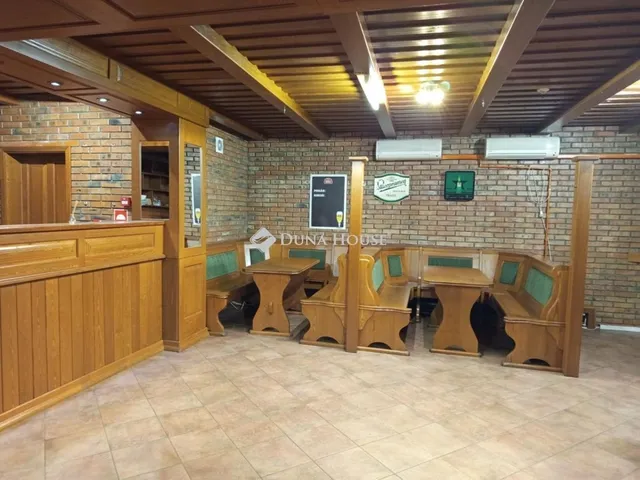 Eladó kereskedelmi és ipari ingatlan Komló 1090 nm