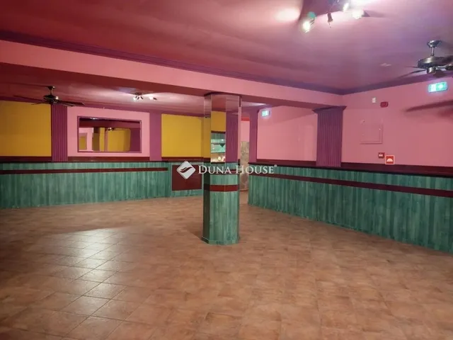 Eladó kereskedelmi és ipari ingatlan Komló 1090 nm