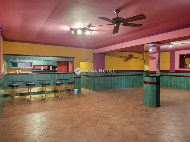 Eladó kereskedelmi és ipari ingatlan Komló 1090 nm