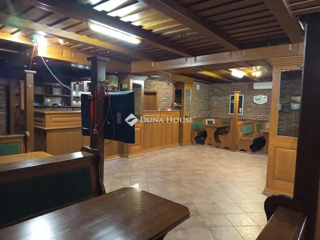 Eladó kereskedelmi és ipari ingatlan Komló 1090 nm