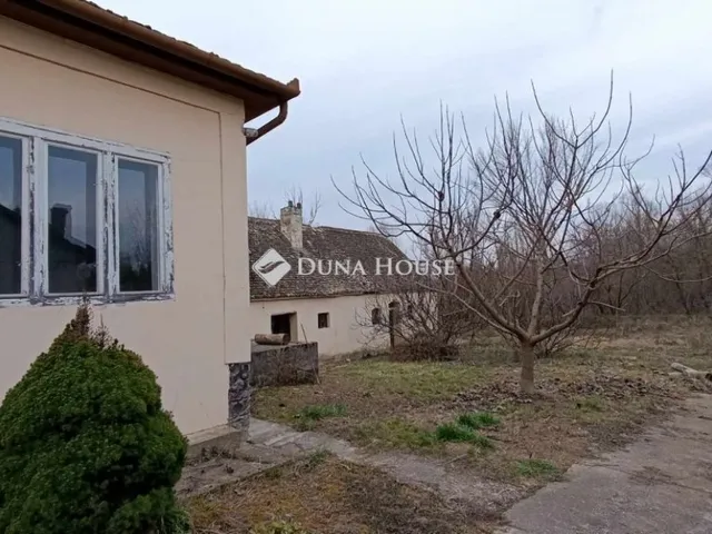 Eladó üdülő és hétvégi ház Báta 117 nm