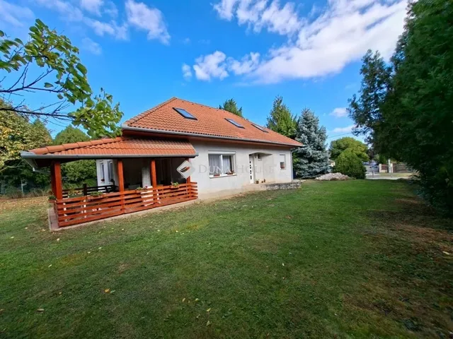 Eladó ház Nagykozár 160 nm