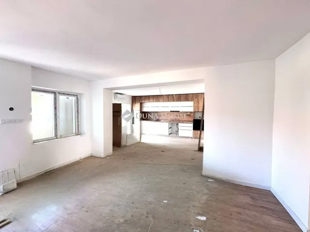 Eladó lakás Pécs 92 nm