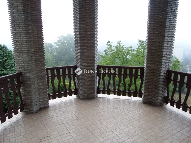 Eladó ház Komló 336 nm