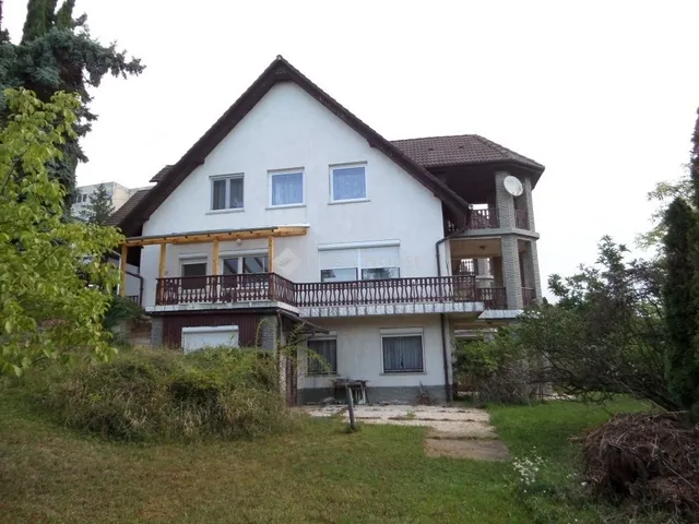 Eladó ház Komló 336 nm