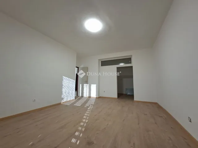 Eladó lakás Komló 51 nm