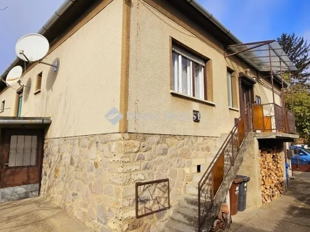 Eladó ház Bogád 179 nm