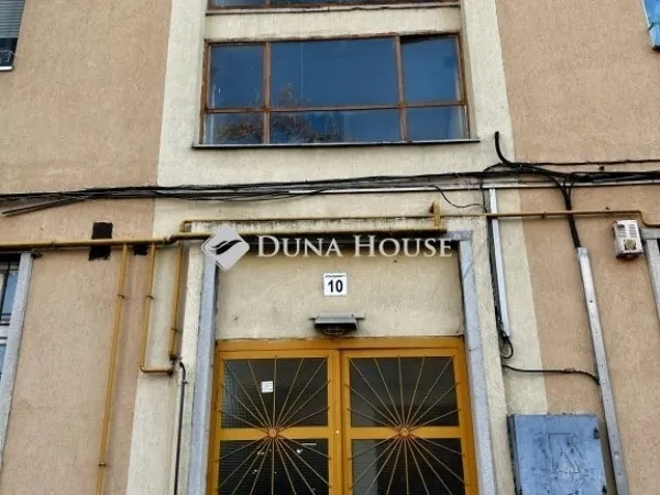 Eladó lakás Komló 36 nm