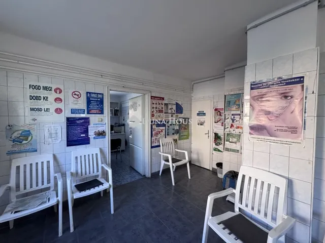 Eladó kereskedelmi és ipari ingatlan Komló 103 nm