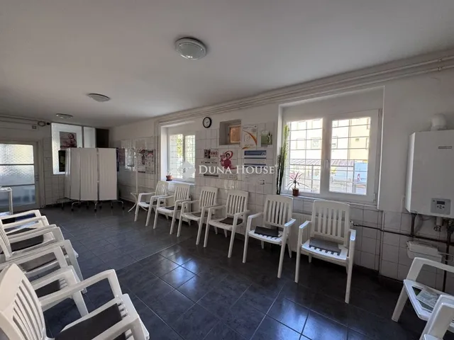 Eladó kereskedelmi és ipari ingatlan Komló 103 nm