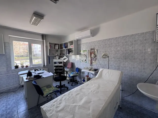 Eladó kereskedelmi és ipari ingatlan Komló 103 nm