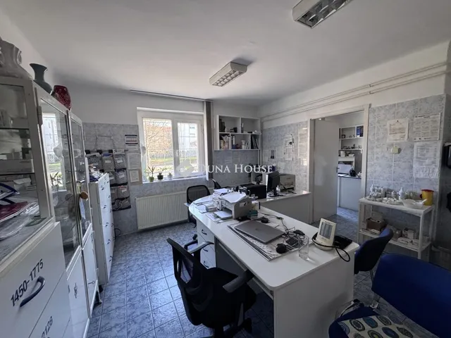 Eladó kereskedelmi és ipari ingatlan Komló 103 nm