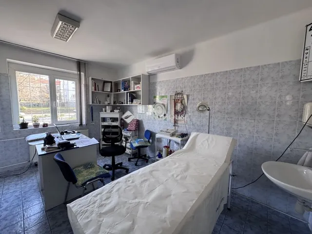 Eladó kereskedelmi és ipari ingatlan Komló 103 nm