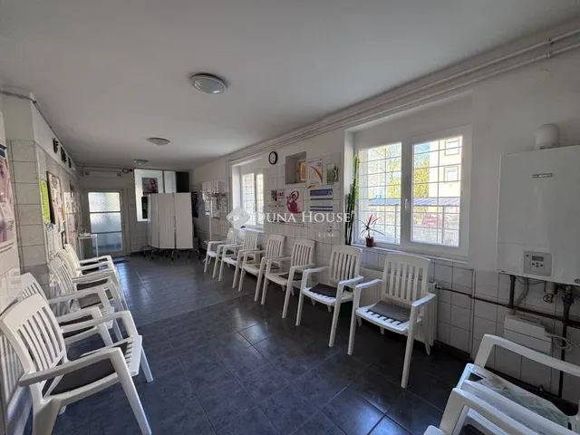 Eladó kereskedelmi és ipari ingatlan Komló 103 nm