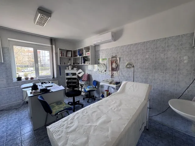 Eladó kereskedelmi és ipari ingatlan Komló 103 nm