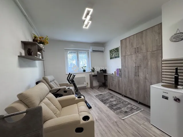 Eladó lakás Komló 26 nm