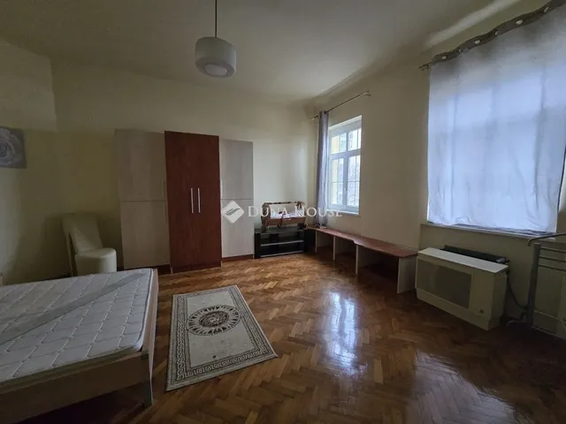 Eladó lakás Pécs 138 nm