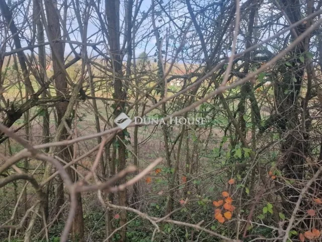 Eladó telek Velény 1842 nm