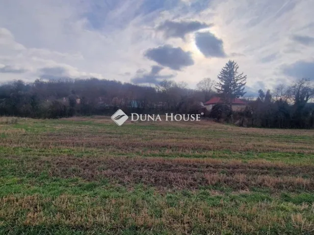 Eladó telek Velény 1842 nm