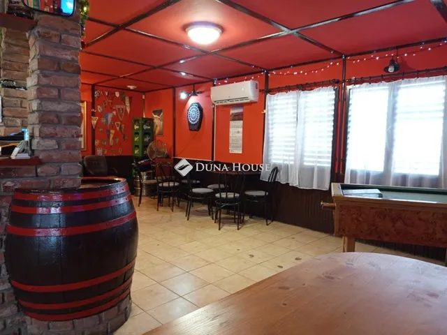 Eladó kereskedelmi és ipari ingatlan Komló 70 nm