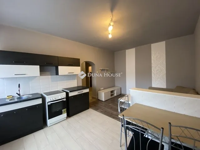 Eladó lakás Komló 40 nm